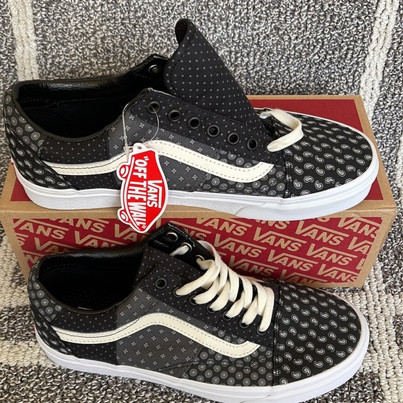 Vans Men’s Old Skool Tie Print Patchwork Black/True White Sneakers - Picture 2 of 16